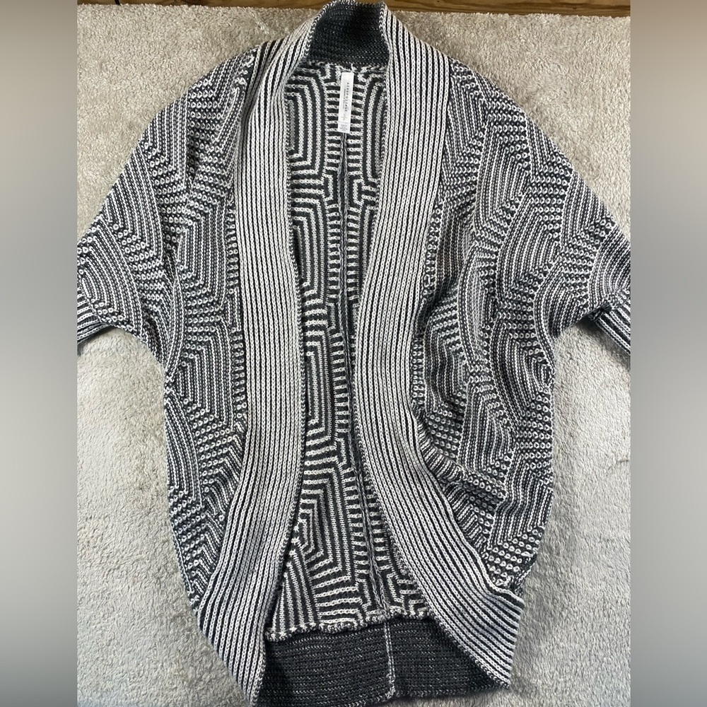Aeropostale Women’s Black White Gray, Small Cardigan # 40